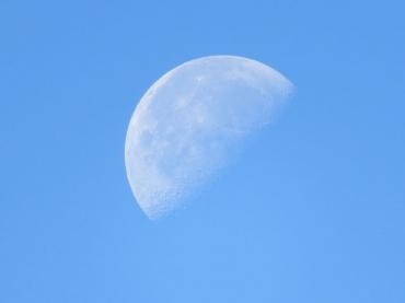 青空に月とヘリコプター。(^O^)＞｜「フローリストボンマルセ」　（富山県富山市の花キューピット加盟店 花屋）のブログ