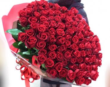 赤バラ100本の花束。(((o(*ﾟ▽ﾟ*)o)))♡｜「フローリストボンマルセ」　（富山県富山市の花キューピット加盟店 花屋）のブログ